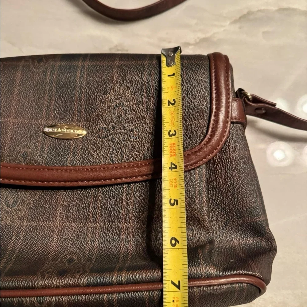 Liz Claiborne Elegant Brown Leather Bag 11x7in